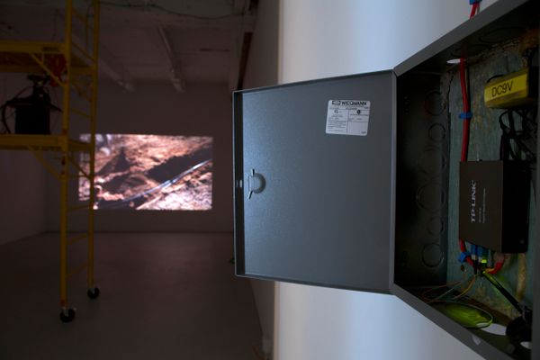 Marissa Lee Benedict and David Rueter, Marissa Lee Benedict and David Rueter, Dark Fiber, 2015-2018, Video Installation