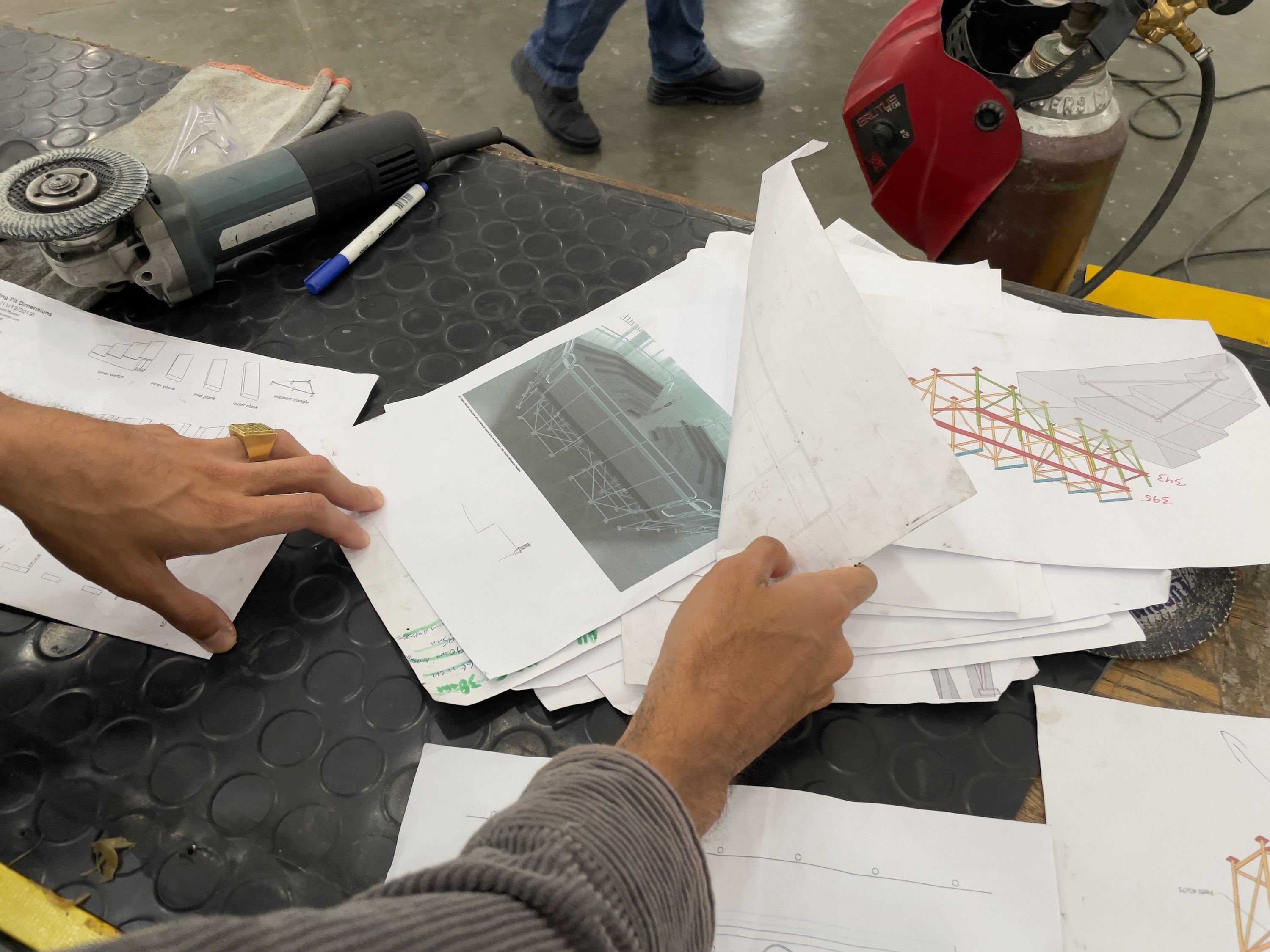 Marissa Lee Benedict, Daniel de Paula, and David Rueter, Installation plans for deposição / deposition, during assembly in the Vão